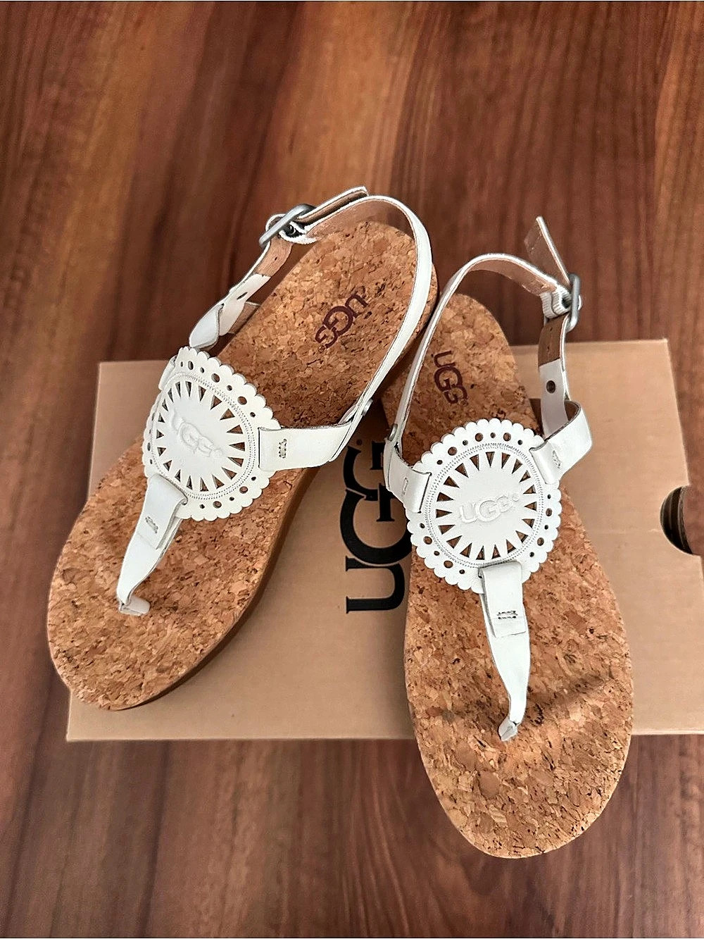 UGG W Ayden II Women's White & Brown Sandals US 5.5